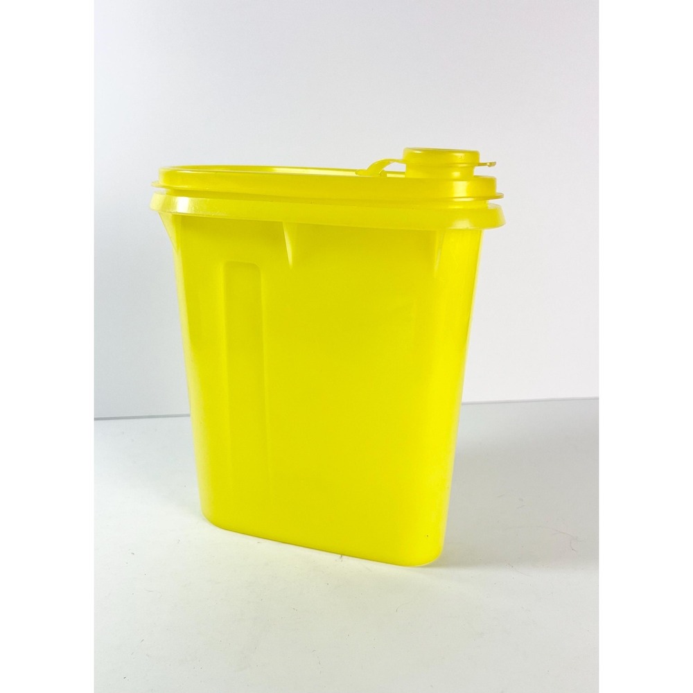 Vintage Tupperware #792-9 Yellow Beverage Buddy‎ Pitcher 1 Qt. w/Flip Top Lid